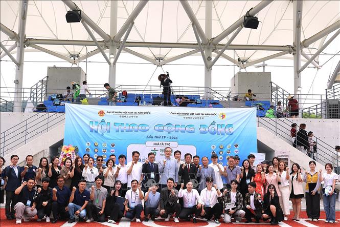 Các đại biểu chụp ảnh lưu niệm tại giải đấu. Ảnh: Khánh Vân - TTXVN tại Hàn Quốc