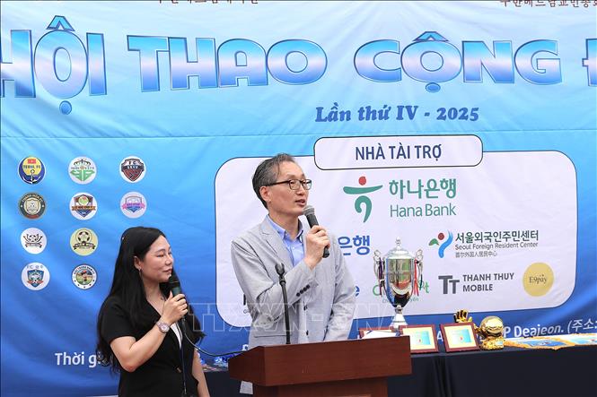 Ông Yu Deuk-won, Phó Thị trưởng phụ trách hành chính thành phố Daejeong phát biểu chúc mừng. Ảnh: Khánh Vân - TTXVN tại Hàn Quốc