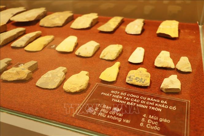 Stone tools on display at Binh Phuoc museum. VNA Photo: K GỬIH