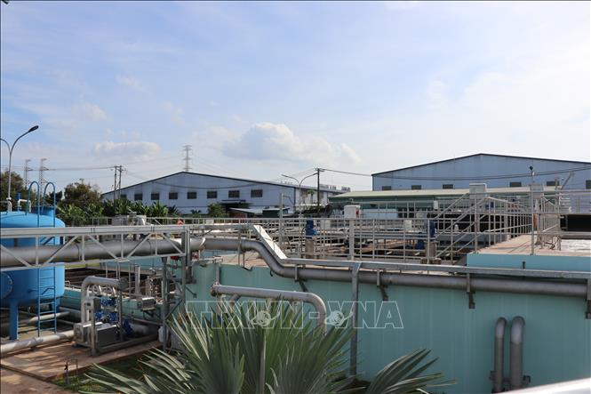Hệ thống nhà máy xử lý nước thải ứng dụng chế phẩm sinh học của Khu công nghiệp Long Khánh, giúp tiết kiệm 30% lượng hoá chất mỗi năm. Ảnh: Hồng Nhung - TTXVN