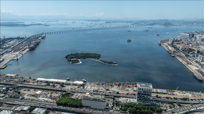 Quang cảnh cảng hàng hóa ở Rio de Janeiro, Brazil. Ảnh: THX/TTXVN