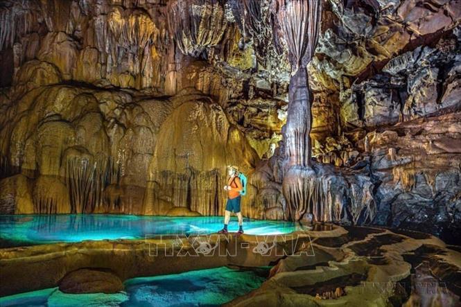 Hố sụt Ác Mộng sâu 250m, bên trong có dòng sông ngầm bí ẩn, thuộc hệ thống hang Hung Thoòng (Vườn Quốc gia Phong Nha – Kẻ Bàng). Ảnh: TTXVN phát