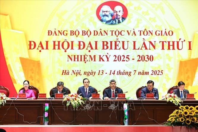 Đoàn Chủ tịch điều hành đại hội. Ảnh: Minh Đức – TTXVN