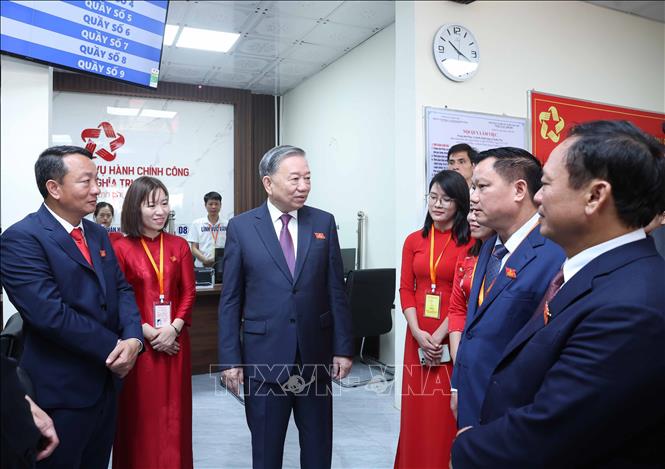 Tổng Bí thư Tô Lâm thăm, kiểm tra Trung tâm Phục vụ hành chính công xã Nghĩa Trụ, tỉnh Hưng Yên. Ảnh: Thống Nhất – TTXVN