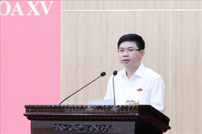 Ông Trương Quốc Huy, Bí thư Tỉnh ủy, Trưởng Đoàn Đại biểu Quốc hội tỉnh Ninh Bình, trả lời một số ý kiến, kiến nghị của cử tri theo thẩm quyền. Ảnh: Đức Phương - TTXVN