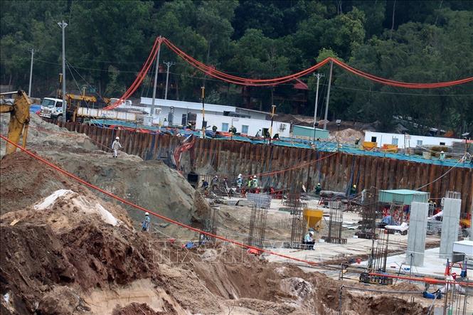 The construction site of the APEC Convention Centre, including a 3,500-seat conference hall, a 3,000-seat media centre, and infrastructure for transport, technical systems, public squares, and exhibition spaces. VNA Photo: Lê Huy Hải