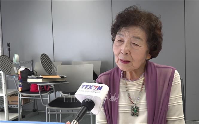 Cụ Matsuo Tomoko, hibakusha tại Nagasaki, day dứt khi nhớ lại những ngày cuối cùng của chị gái 16 tuổi qua đời do bom nguyên tử. Ảnh: Nguyễn Tuyến – PV TTXVN tại Nhật Bản