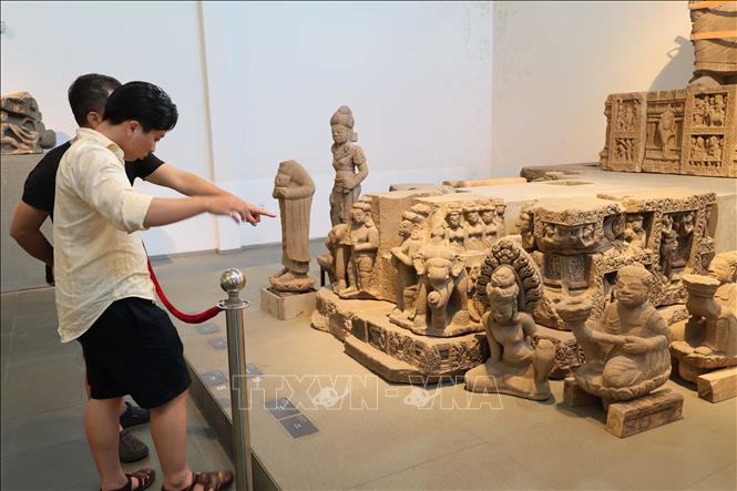 Visitors explore Cham artefacts at the Museum of Cham Sculpture. VNA Photo: Kha Phạm 