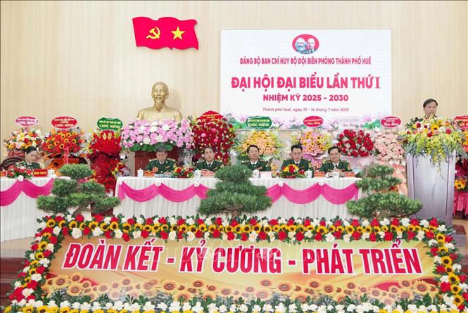 Thượng tá Trương Viết Hải, Phó bí thư đảng uỷ, Chính ủy Bộ Chỉ huy Quân sự thành phố Huế phát biểu chỉ đạo tại Đại hội. Ảnh: Mai Trang - TTXVN