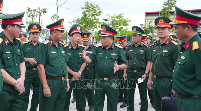 Đoàn công tác của Bộ Quốc phòng chỉ đạo triển khai công tác tổ chức Diễn tập Quân y chung của Bộ Quốc phòng 2 nước Việt Nam - Campuchia tại Trung tâm Cung ứng dịch vụ sự nghiệp công xã Bến Cầu, tỉnh Tây Ninh. Ảnh: Minh Phú – TTXVN