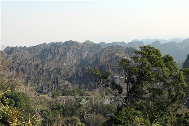 Vườn quốc gia Hin Nam No nằm ở trung tâm của dãy núi Trường Sơn, khu vực có nhiều núi đá vôi dựng đứng và là biên giới tự nhiên giữa Lào và Việt Nam. Ảnh: Đỗ Bá Thành - PV TTXVN tại Lào