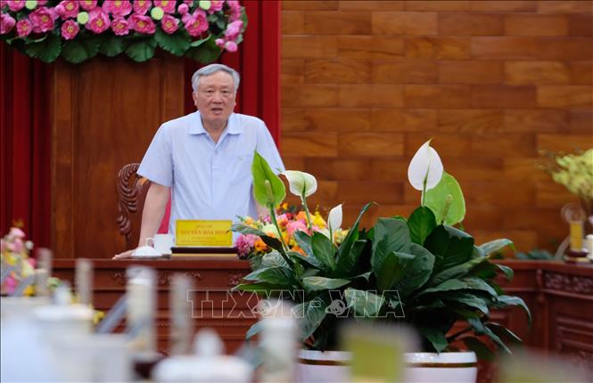 Ủy viên Bộ Chính trị, Phó Thủ tướng Thường trực Nguyễn Hòa Bình phát biểu chỉ đạo tại buổi làm việc với Ban thường vụ Tỉnh ủy Lâm Đồng tối 14/7. Ảnh: Nguyễn Dũng – TTXVN