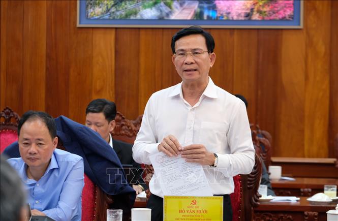 Ông Hồ Văn Mười, Chủ tịch UBND tỉnh Lâm Đồng phát biểu tại buổi làm việc với đoàn công tác của Chính phủ tối 14/7. Ảnh: Nguyễn Dũng – TTXVN 