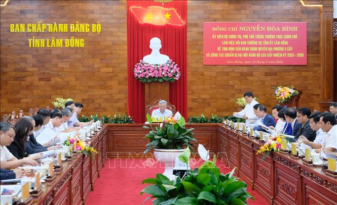 Đoàn công tác của Chính phủ đã có buổi làm việc với Ban thường vụ Tỉnh ủy Lâm Đồng tối 14/7. Ảnh: Nguyễn Dũng – TTXVN
