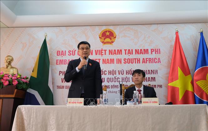 Phó Chủ tịch Quốc hội Vũ Hồng Thanh phát biểu chỉ đạo tại buổi gặp mặt. Ảnh: Hồng Minh - PV TTXVN tại Nam Phi