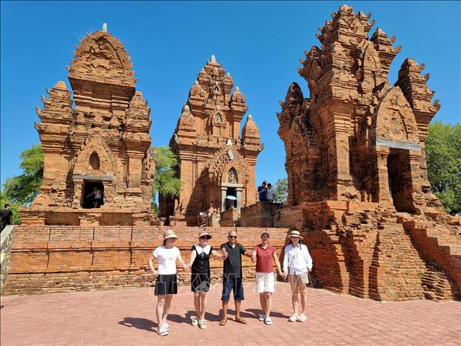 Di tích kiến trúc nghệ thuật quốc gia đặc biệt Tháp Pô Klong Garai (phường Đô Vinh, Khánh Hòa) là điểm đến thu hút du khách. Ảnh: Nguyễn Thành - TTXVN