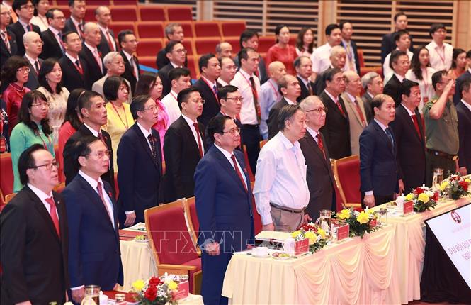 Thủ tướng Phạm Minh Chính và các đại biểu dự Đại hội đại biểu Đảng bộ Bộ Ngoại giao lần thứ nhất, nhiệm kỳ 2025-2030. Ảnh: Dương Giang-TTXVN
