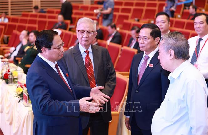 Thủ tướng Phạm Minh Chính với các đại biểu dự Đại hội đại biểu Đảng bộ Bộ Ngoại giao lần thứ nhất, nhiệm kỳ 2025-2030. Ảnh: Dương Giang-TTXVN