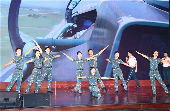 Chương trình nghệ thuật chào mừng buổi gặp mặt. Ảnh: Trọng Đức - TTXVN