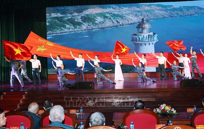 Chương trình nghệ thuật chào mừng buổi gặp mặt. Ảnh: Trọng Đức - TTXVN