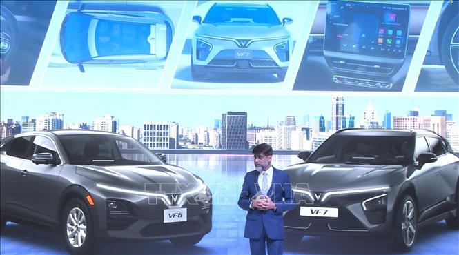 Ông Ashwin Ashok Patil, Phó Tổng Giám đốc Khối Kinh doanh – Marketing VinFast Ấn Độ phát biểu tại lễ ra mắt các mẫu ôtô điện VinFast sẽ mở bán ở thị trường Ấn Độ. Ảnh: Ngọc Thúy - PV TTXVN tại Ấn Độ