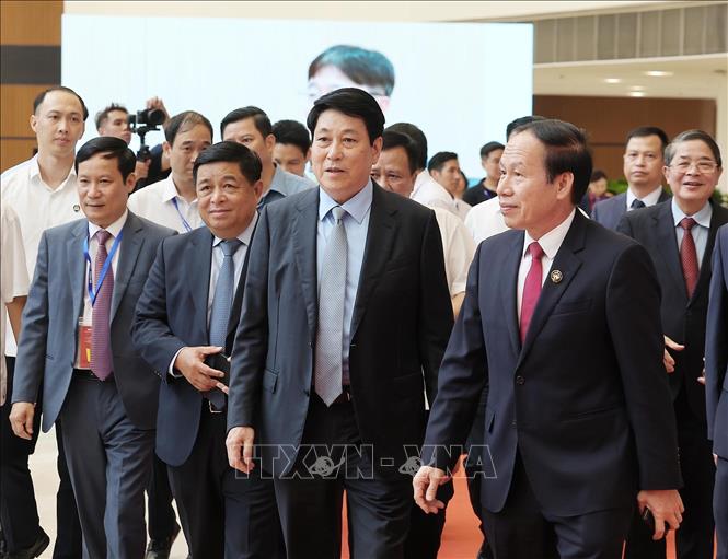 Chủ tịch nước Lương Cường cùng các đại biểu đến dự hội nghị. Ảnh: Lâm Khánh – TTXVN