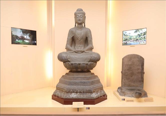 Nhiều hiện vật quý về văn hóa, Phật giáo được trưng bày, giới thiệu đến công chúng tại Bảo tàng. Ảnh: Thành Phương – TTXVN