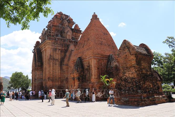 The Po Nagar Tower complex, built between the 8th and 13th centuries, pulls in thousands of visitors annually. VNA Photo: Nguyễn Thành