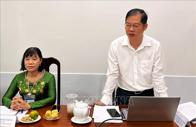Ông Nguyễn Khánh Tùng, Viện trưởng Viện Kinh tế - Xã hội thành phố Cần Thơ phát biểu tại buổi làm việc. Ảnh: Ánh Tuyết - TTXVN