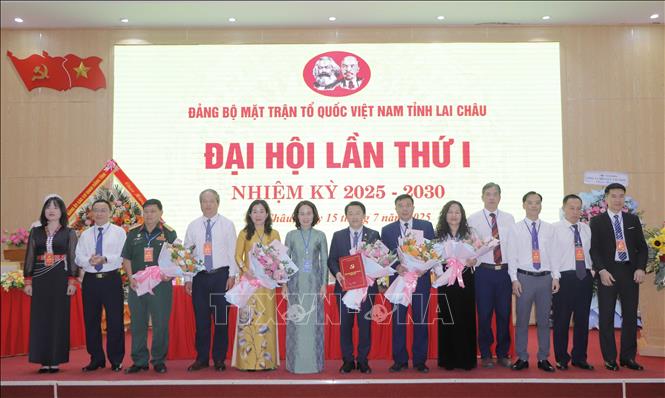 Ban Chấp hành Đảng bộ Mặt trận Tổ quốc Việt Nam tỉnh Lai Châu nhiệm kỳ 2025 - 2030 ra mắt. Ảnh: Nguyễn Oanh-TTXVN.