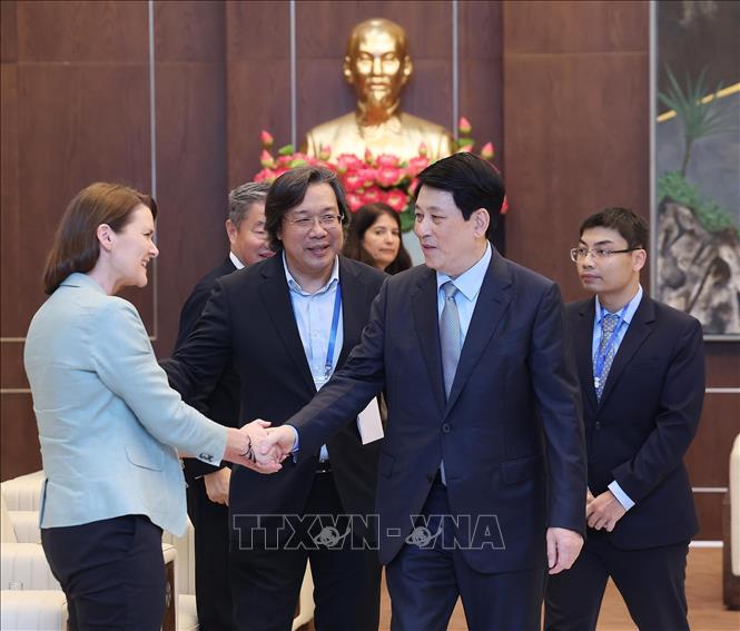 State President Luong Cuong meets outstanding businesses of ABAC. VNA Photo: Lâm Khánh