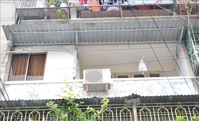 Nhiều “chuồng cọp” đã được tháo dỡ tại cư xá Thanh Đa trong những ngày gần đây. Ảnh: Linh Sơn-TTXVN
