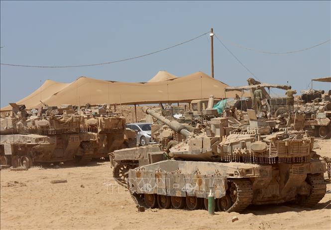 Xe quân sự Israel được triển khai gần biên giới với Dải Gaza ngày 13/7/2025. Ảnh: THX/TTXVN