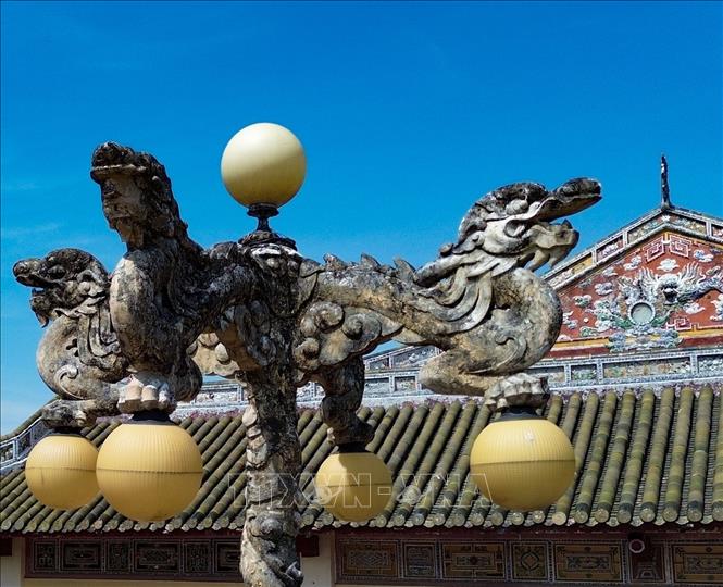 Nhà hát được xây dựng vào năm 1826 dưới thời Minh Mạng, trên nền cũ của nhà hát Thanh Phong Đường. Công trình được tu bổ lần đầu vào năm 1829. Trong suốt quá trình tồn tại, nhà hát được tu bổ nhiều lần nhưng quy mô và kết cấu thì không thay đổi. Ảnh: Thanh Tùng - TTXVN