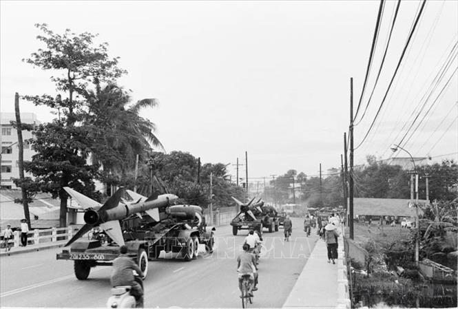 Trung đoàn Tên lửa 263 - Đoàn Tên lửa Quang Trung là Trung đoàn tên lửa duy nhất tham gia Chiến dịch Hồ Chí Minh lịch sử 1975. Trong ảnh: Lực lượng tên lửa SAM-2 tiến vào Sài Gòn, ngày 30/4/1975. Ảnh: Hứa Kiểm - TTXVN