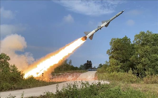  Tên lửa C -75M3 rời bệ phóng tiêu diệt mục tiêu tại Diễn tập, bắn đạn thật nưm 2022 do Quân chủng Phòng không - Không quân tổ chức (17/11/2022). Ảnh: Trọng Đức - TTXVN