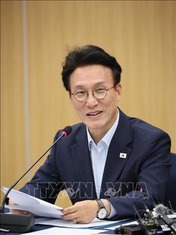 Thủ tướng Hàn Quốc Kim Min Seok dự cuộc họp tại Trung tâm hội nghị HICO ở thành phố Gyeongju, tỉnh Bắc Gyeongsang, nghe báo cáo về công tác chuẩn bị cho Hội nghị cấp cao APEC, ngày 11/7/2025. Ảnh: Yonhap/TTXVN