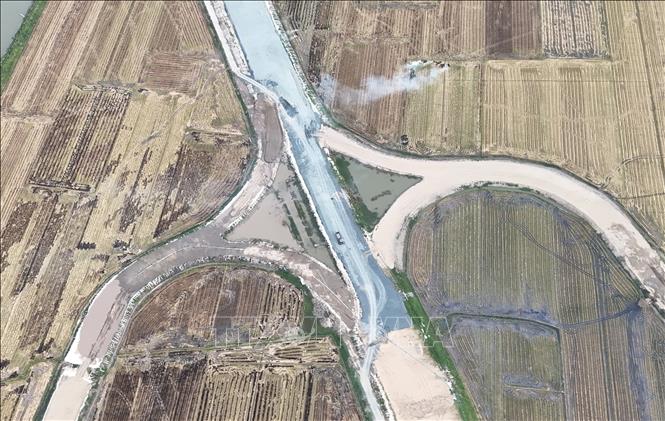 Hai đường dẫn ra vào cao tốc từ Đường tỉnh 491, xã Vĩnh Bình, tỉnh An Giang thành hình sau nhiều tháng thi công. Ảnh: Thanh Sang-TTXVN