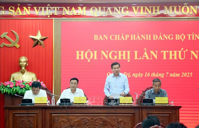 Các đồng chí lãnh đạo chủ trì hội nghị. Ảnh: Tá Chuyên - TTXVN