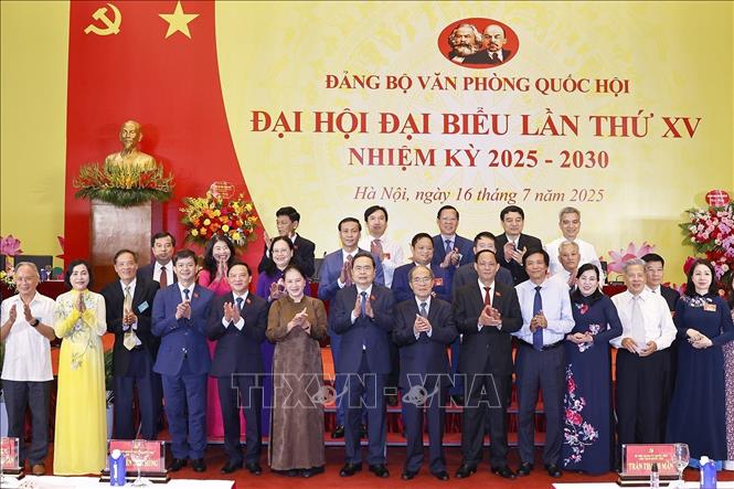 Chủ tịch Quốc hội Trần Thanh Mẫn với đại biểu dự Đại hội. Ảnh: Doãn Tấn - TTXVN