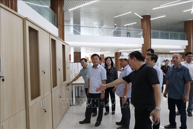 Phó Thủ tướng Chính phủ Lê Thành Long kiểm tra thực tế tiến độ xây dựng Cơ sở 2 của Bệnh viện Bạch Mai và  Bệnh viện Hữu nghị Việt Đức tại Ninh Bình. Ảnh: Thanh Tuấn - TTXVN