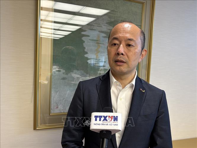 Thị trưởng Nagasaki, ông Shiro Suzuki trả lời phỏng vấn của phóng viên TTXVN. Ảnh: Nguyễn Tuyến – Pv TTXVN tại Nhật Bản