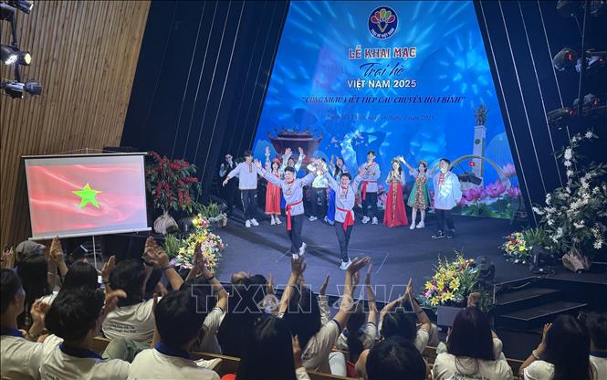 Một tiết mục văn nghệ đặc sắc đến từ thanh niên, sinh viên kiều bào. Ảnh: Tường Quân - TTXVN