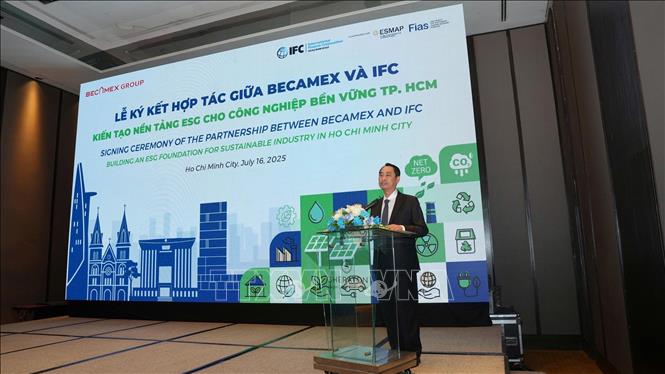 Ông Nguyễn Hoàn Vũ, Tổng Giám đốc Tập đoàn Becamex phát biểu. Ảnh: Nguyễn Văn Việt - TTXVN