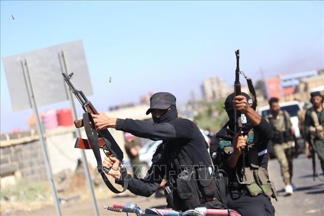 Lực lượng an ninh Syria tiến vào thành phố Sweida, miền Nam Syria, khi thoả thuận ngừng bắn đạt được giữa chính quyền lâm thời Syria và cộng đồng người Druze, ngày 15/7/2025. Ảnh: THX/TTXVN