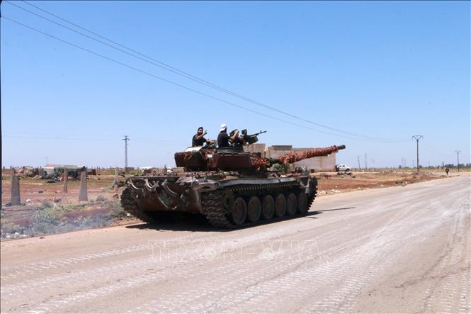 Lực lượng an ninh Syria được triển khai tại khu vực lân cận phía Tây tỉnh Sweida, miền Nam Syria, ngày 14/7/2025. Ảnh: THX/TTXVN