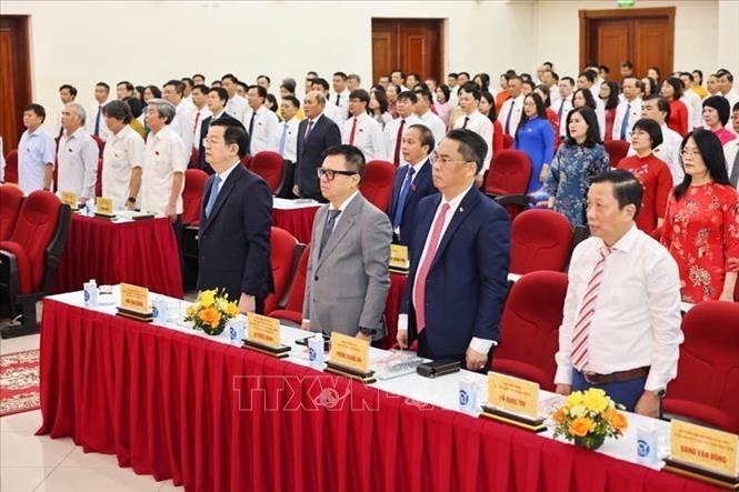Các đại biểu thực hiện nghi lễ chào cờ tại Đại hội đại biểu Đảng bộ Thông tấn xã Việt Nam lần thứ 27, nhiệm kỳ 2025 – 2030. Ảnh: Minh Đức – TTXVN