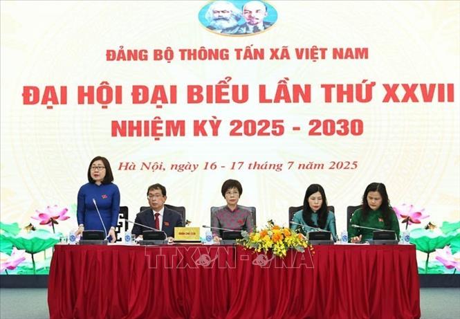 Đoàn Chủ tịch điều hành Đại hội. Ảnh: Minh Đức - TTXVN