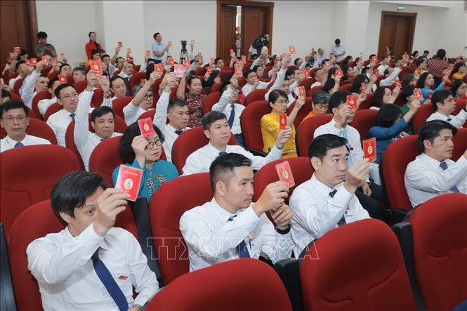 Đại biểu biểu quyết tại Đại hội. Ảnh: Minh Quyết - TTXVN
