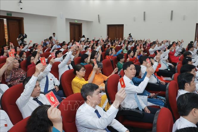 Đại biểu biểu quyết tại Đại hội. Ảnh: Minh Quyết - TTXVN